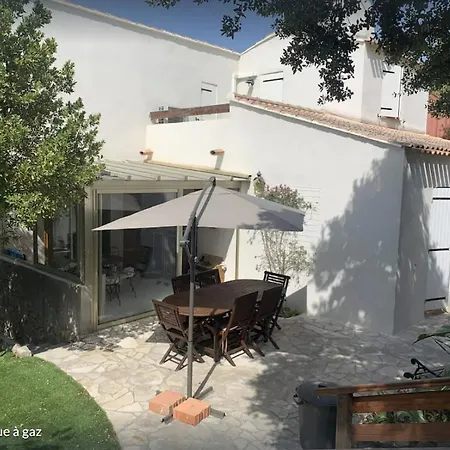 בית נופש Maison 3 Chambres, Piscine Privee, 2km *